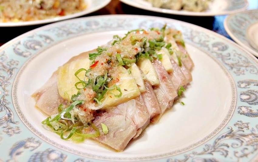 解憂雜貨食堂｜在和洋古董文物間享用新台菜飲茶，單點78元起，套餐免服務費還送茶飲無限暢飲，台中三井裡的昭和年代老時光 - 蘋果話日常