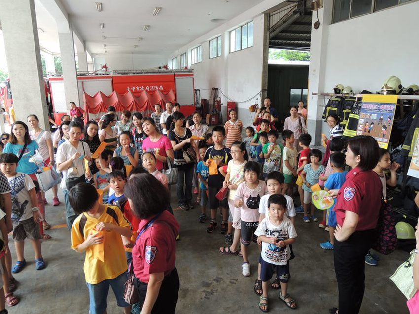 解憂雜貨食堂｜在和洋古董文物間享用新台菜飲茶，單點78元起，套餐免服務費還送茶飲無限暢飲，台中三井裡的昭和年代老時光 - 蘋果話日常