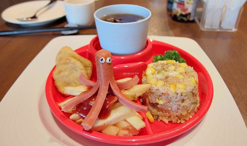 解憂雜貨食堂｜在和洋古董文物間享用新台菜飲茶，單點78元起，套餐免服務費還送茶飲無限暢飲，台中三井裡的昭和年代老時光 - 蘋果話日常