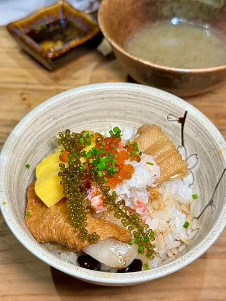 信義區隱藏版「曹料理」無菜單日料！海膽、龍蝦、和牛一次滿足。