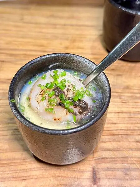 信義區隱藏版「曹料理」無菜單日料！海膽、龍蝦、和牛一次滿足。