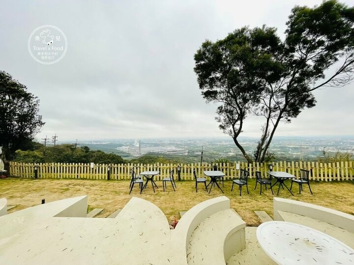 龍潭貓禾咖啡|乳姑山上的百萬夜景,有貓陪伴的不限時景觀餐廳 - 魚兒 x 牽手明太子的「視」界旅行