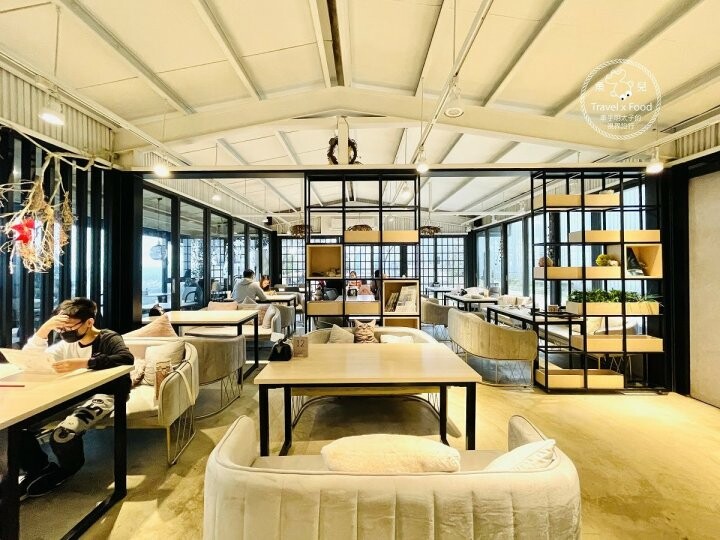 龍潭貓禾咖啡|乳姑山上的百萬夜景,有貓陪伴的不限時景觀餐廳 - 魚兒 x 牽手明太子的「視」界旅行