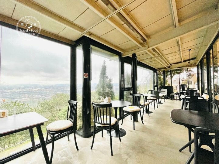 龍潭貓禾咖啡|乳姑山上的百萬夜景,有貓陪伴的不限時景觀餐廳 - 魚兒 x 牽手明太子的「視」界旅行