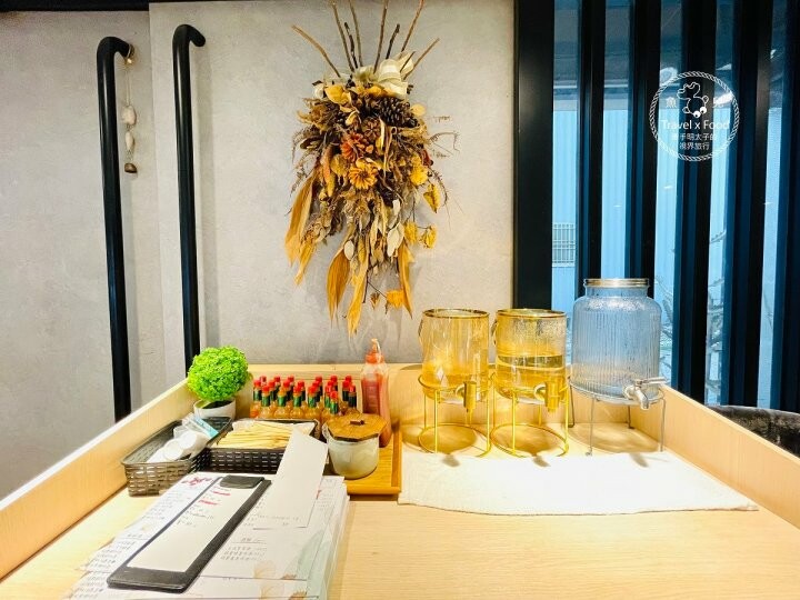 龍潭貓禾咖啡|乳姑山上的百萬夜景,有貓陪伴的不限時景觀餐廳 - 魚兒 x 牽手明太子的「視」界旅行