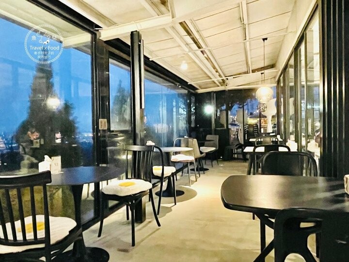 龍潭貓禾咖啡|乳姑山上的百萬夜景,有貓陪伴的不限時景觀餐廳 - 魚兒 x 牽手明太子的「視」界旅行