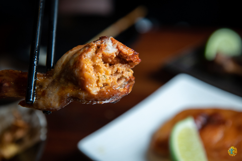 假日人氣滿滿的燒烤居酒屋，晚來就沒位置囉~