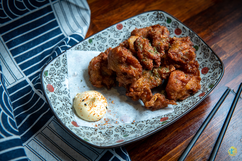 假日人氣滿滿的燒烤居酒屋，晚來就沒位置囉~
