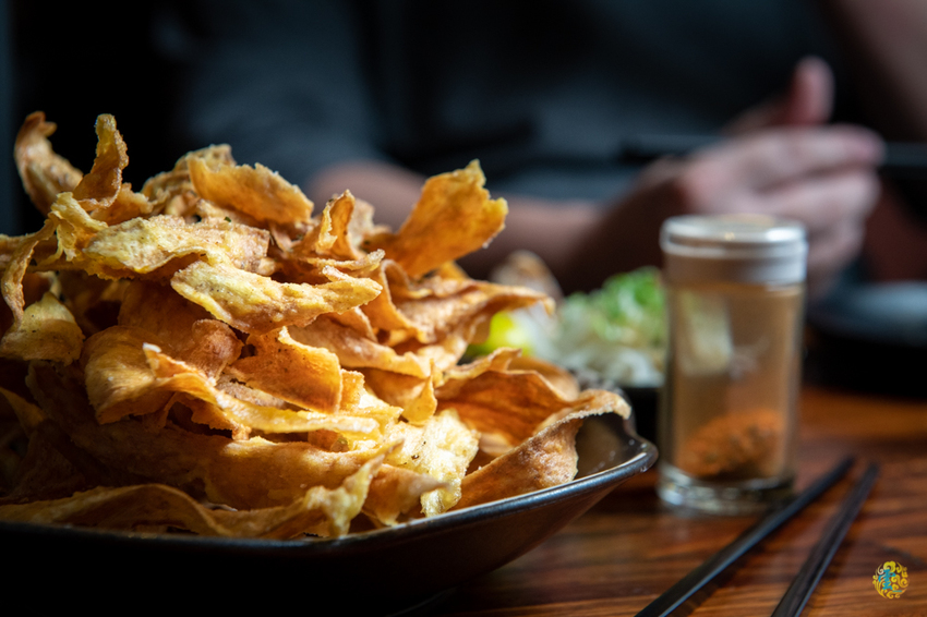 假日人氣滿滿的燒烤居酒屋，晚來就沒位置囉~