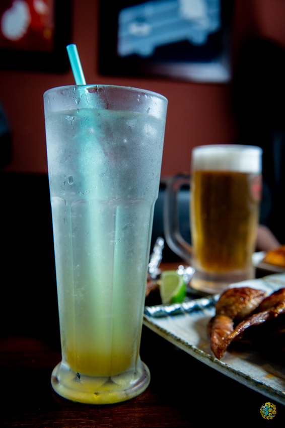 假日人氣滿滿的燒烤居酒屋，晚來就沒位置囉~