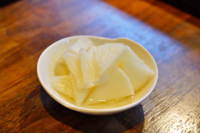 老炭伙居酒屋 |台北忠孝敦化美食,宵夜小酌的串燒居酒屋,推薦爆汁培根番茄捲、雞菲力! - 艾薇覓食趣