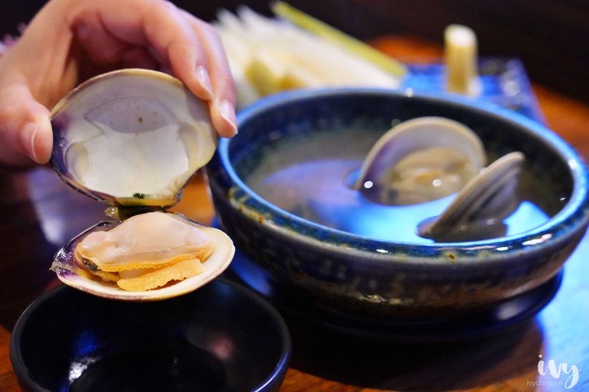 老炭伙居酒屋 |台北忠孝敦化美食,宵夜小酌的串燒居酒屋,推薦爆汁培根番茄捲、雞菲力! - 艾薇覓食趣
