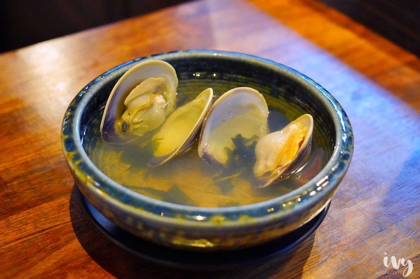 老炭伙居酒屋 |台北忠孝敦化美食,宵夜小酌的串燒居酒屋,推薦爆汁培根番茄捲、雞菲力! - 艾薇覓食趣