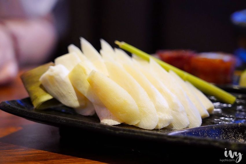 老炭伙居酒屋 |台北忠孝敦化美食,宵夜小酌的串燒居酒屋,推薦爆汁培根番茄捲、雞菲力! - 艾薇覓食趣