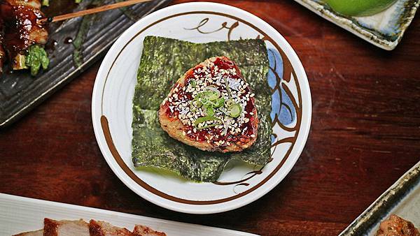 老炭伙手作鮭魚飯糰 (2).jpg