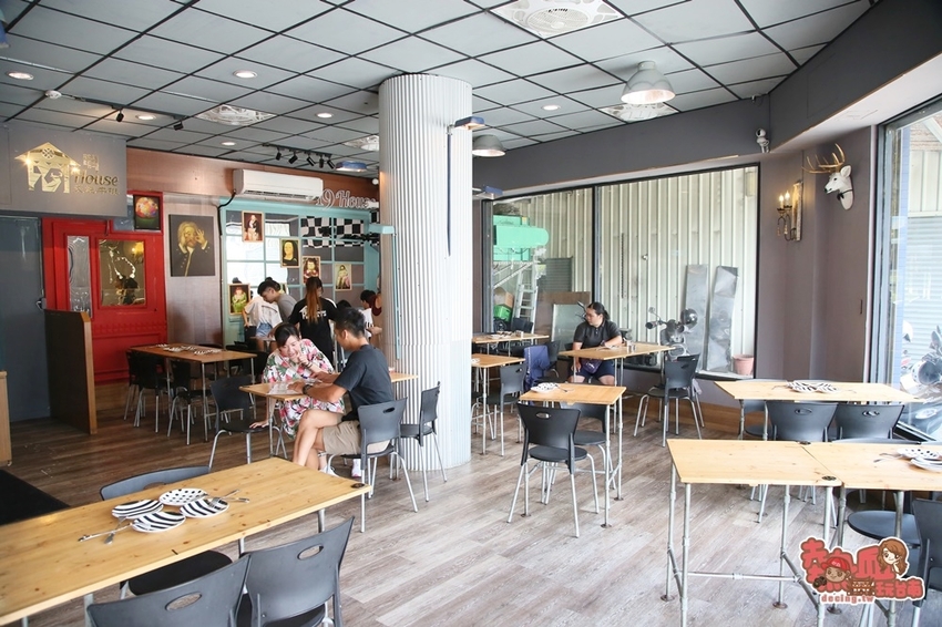 【台南美食】肉食怪的最愛!加飯加麵不用錢,還有泰式珍奶自助吧吃到飽:19House炙燒牛排 - 熱血玩台南。跳躍新世界