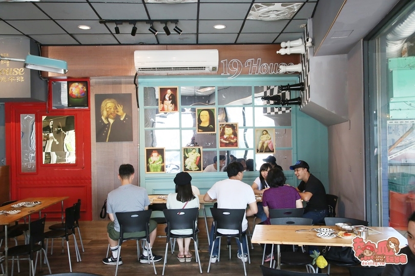 【台南美食】肉食怪的最愛!加飯加麵不用錢,還有泰式珍奶自助吧吃到飽:19House炙燒牛排 - 熱血玩台南。跳躍新世界