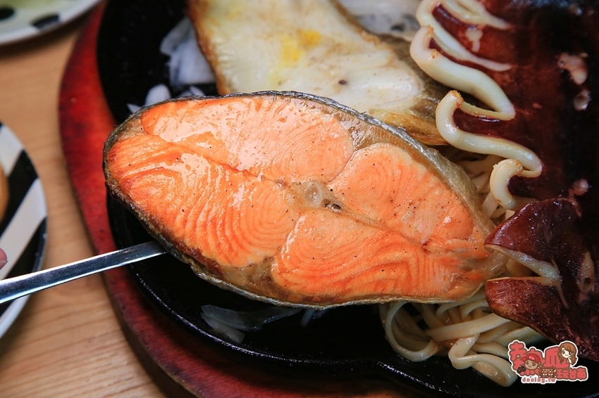 【台南美食】肉食怪的最愛!加飯加麵不用錢,還有泰式珍奶自助吧吃到飽:19House炙燒牛排 - 熱血玩台南。跳躍新世界