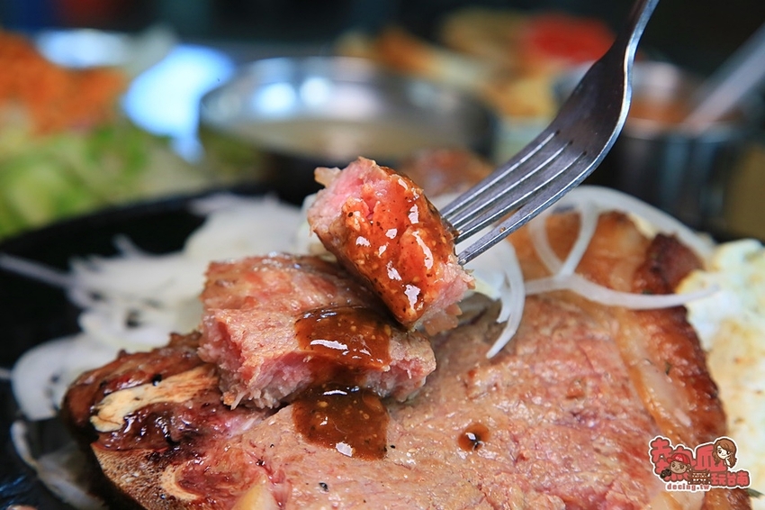 【台南美食】肉食怪的最愛!加飯加麵不用錢,還有泰式珍奶自助吧吃到飽:19House炙燒牛排 - 熱血玩台南。跳躍新世界