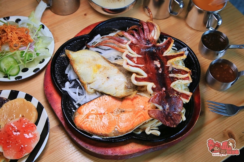 【台南美食】肉食怪的最愛!加飯加麵不用錢,還有泰式珍奶自助吧吃到飽:19House炙燒牛排 - 熱血玩台南。跳躍新世界