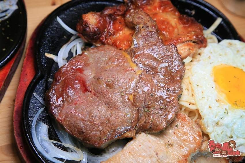 【台南美食】肉食怪的最愛!加飯加麵不用錢,還有泰式珍奶自助吧吃到飽:19House炙燒牛排 - 熱血玩台南。跳躍新世界