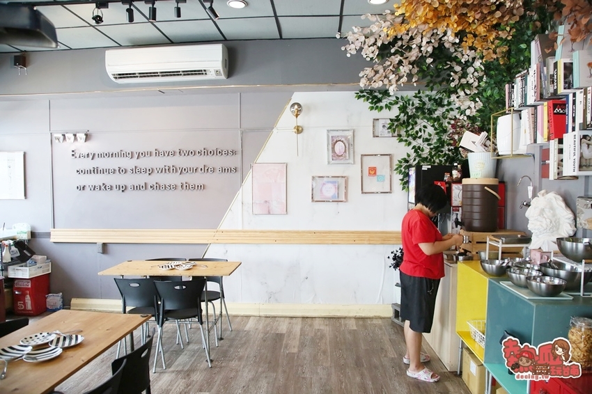 【台南美食】肉食怪的最愛!加飯加麵不用錢,還有泰式珍奶自助吧吃到飽:19House炙燒牛排 - 熱血玩台南。跳躍新世界