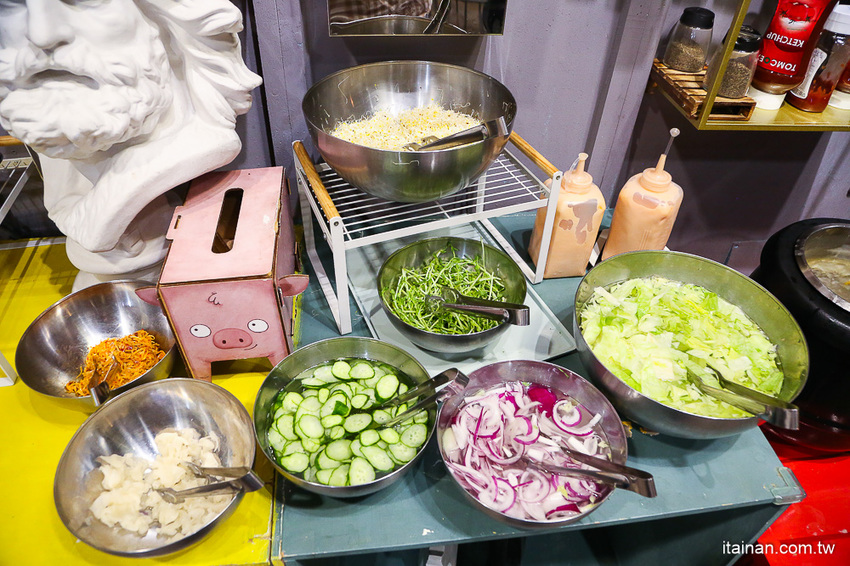 台南超人氣大份量平價牛排店!「19House炙燒牛排仁德店」加麵加飯不加價、超多主餐可選擇、歡樂吧無限! - 台南好Food遊