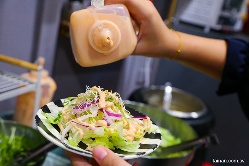 台南超人氣大份量平價牛排店!「19House炙燒牛排仁德店」加麵加飯不加價、超多主餐可選擇、歡樂吧無限! - 台南好Food遊