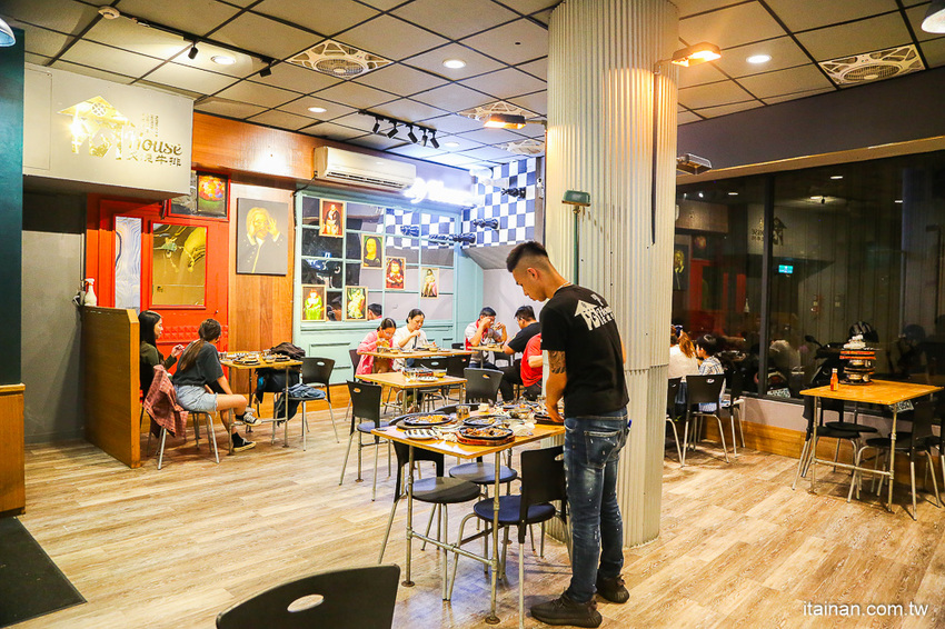 台南超人氣大份量平價牛排店!「19House炙燒牛排仁德店」加麵加飯不加價、超多主餐可選擇、歡樂吧無限! - 台南好Food遊