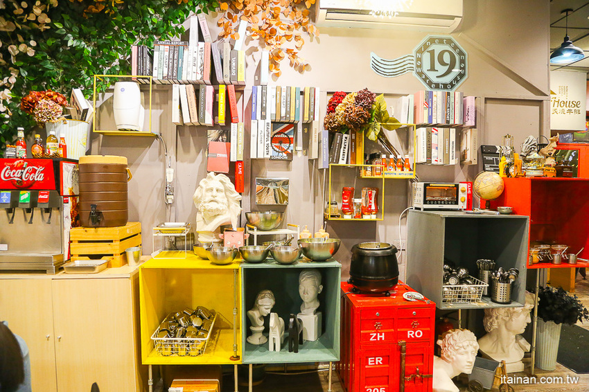 台南超人氣大份量平價牛排店!「19House炙燒牛排仁德店」加麵加飯不加價、超多主餐可選擇、歡樂吧無限! - 台南好Food遊