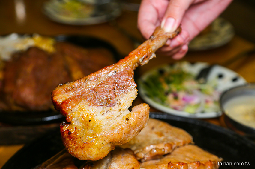 台南超人氣大份量平價牛排店!「19House炙燒牛排仁德店」加麵加飯不加價、超多主餐可選擇、歡樂吧無限! - 台南好Food遊