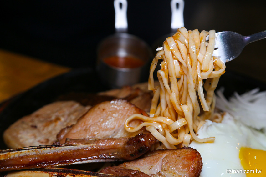 台南超人氣大份量平價牛排店!「19House炙燒牛排仁德店」加麵加飯不加價、超多主餐可選擇、歡樂吧無限! - 台南好Food遊