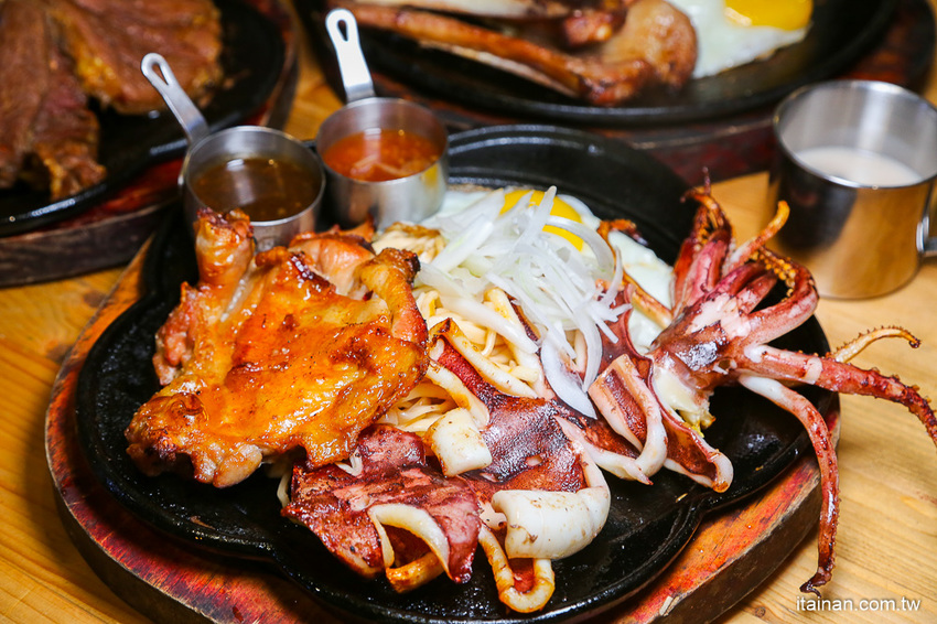 台南超人氣大份量平價牛排店!「19House炙燒牛排仁德店」加麵加飯不加價、超多主餐可選擇、歡樂吧無限! - 台南好Food遊