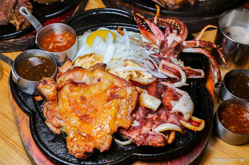 台南超人氣大份量平價牛排店!「19House炙燒牛排仁德店」加麵加飯不加價、超多主餐可選擇、歡樂吧無限! - 台南好Food遊