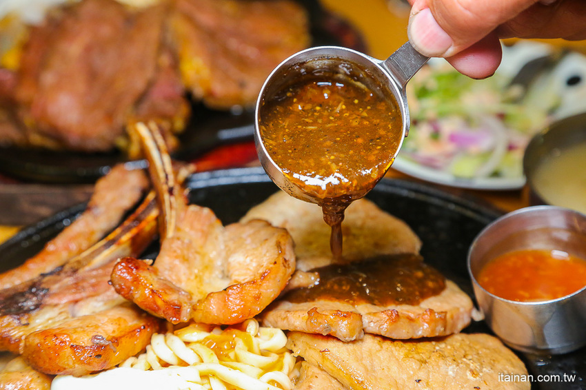 台南超人氣大份量平價牛排店!「19House炙燒牛排仁德店」加麵加飯不加價、超多主餐可選擇、歡樂吧無限! - 台南好Food遊