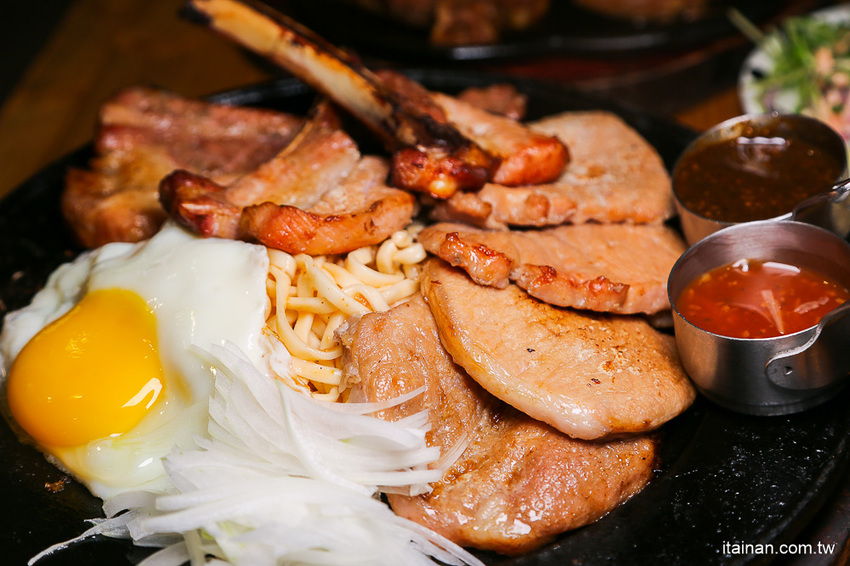 台南超人氣大份量平價牛排店!「19House炙燒牛排仁德店」加麵加飯不加價、超多主餐可選擇、歡樂吧無限! - 台南好Food遊