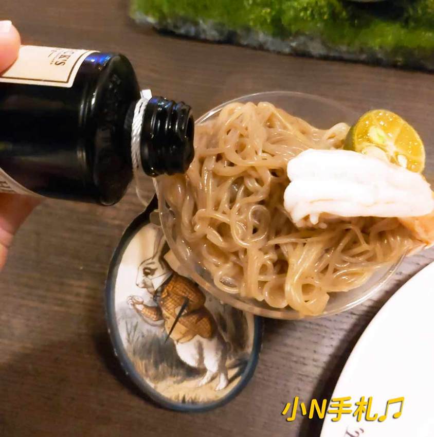 信義區美食:She_Design酒吧「瘋帽子茶酒派對」愛麗絲主題下午茶,拍照拍到手軟啦~台北創意下午茶