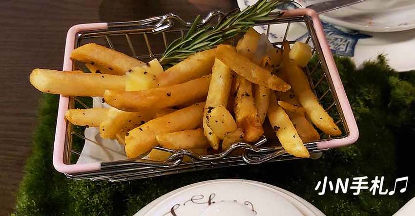 信義區美食:She_Design酒吧「瘋帽子茶酒派對」愛麗絲主題下午茶,拍照拍到手軟啦~台北創意下午茶