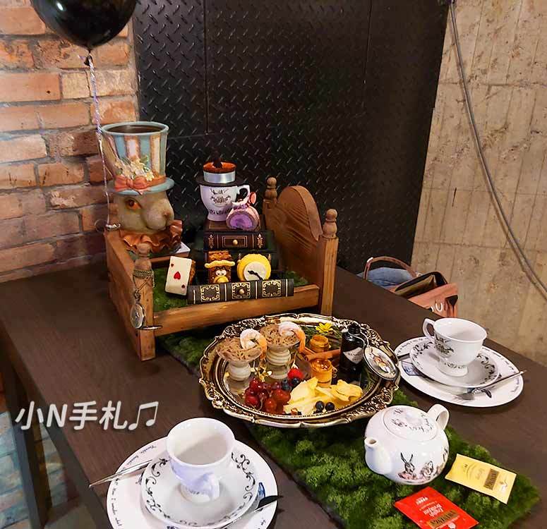 信義區美食:She_Design酒吧「瘋帽子茶酒派對」愛麗絲主題下午茶,拍照拍到手軟啦~台北創意下午茶
