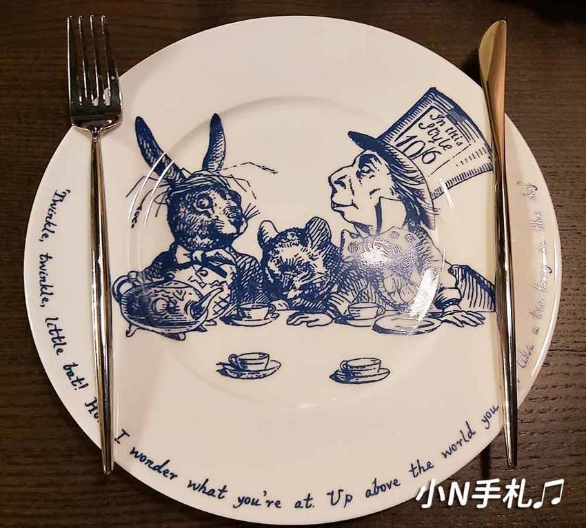 信義區美食:She_Design酒吧「瘋帽子茶酒派對」愛麗絲主題下午茶,拍照拍到手軟啦~台北創意下午茶