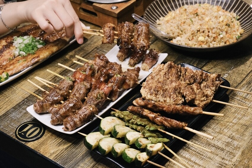 台中北區|平價串燒居酒屋推薦!炭香十足、多樣選擇、串串美味|