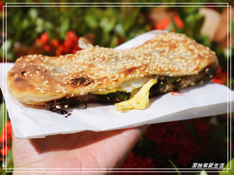 三赫燒餅-台南永康/狂掉芝麻~招牌老麵蔥燒餅必點!大排長龍也甘願等待