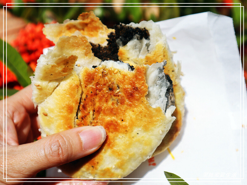 三赫燒餅-台南永康/狂掉芝麻~招牌老麵蔥燒餅必點!大排長龍也甘願等待