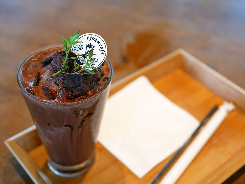 Tjuku cafe 啾咕咖啡_法芙娜可可碎片冰沙_120512.JPG