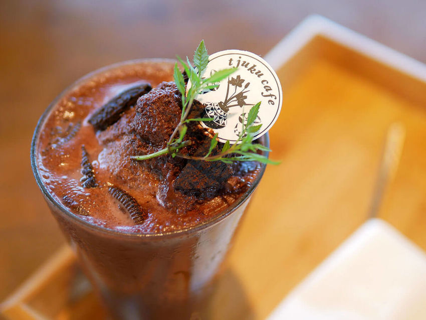 Tjuku cafe 啾咕咖啡_法芙娜可可碎片冰沙_121011.JPG