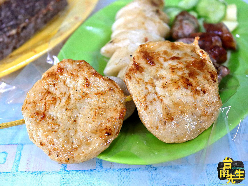 台南大腸香腸／使用木炭烘烤香氣撲鼻／傳統古早味飄香將近20年／純手工自製香腸／在地人的下午茶／藏身小街道沒有觀光客／老饕帶路隱藏版美食