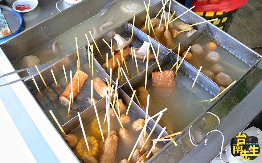 台南大腸香腸／使用木炭烘烤香氣撲鼻／傳統古早味飄香將近20年／純手工自製香腸／在地人的下午茶／藏身小街道沒有觀光客／老饕帶路隱藏版美食