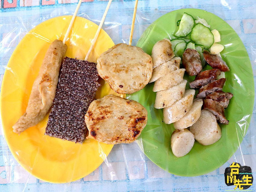 台南大腸香腸／使用木炭烘烤香氣撲鼻／傳統古早味飄香將近20年／純手工自製香腸／在地人的下午茶／藏身小街道沒有觀光客／老饕帶路隱藏版美食