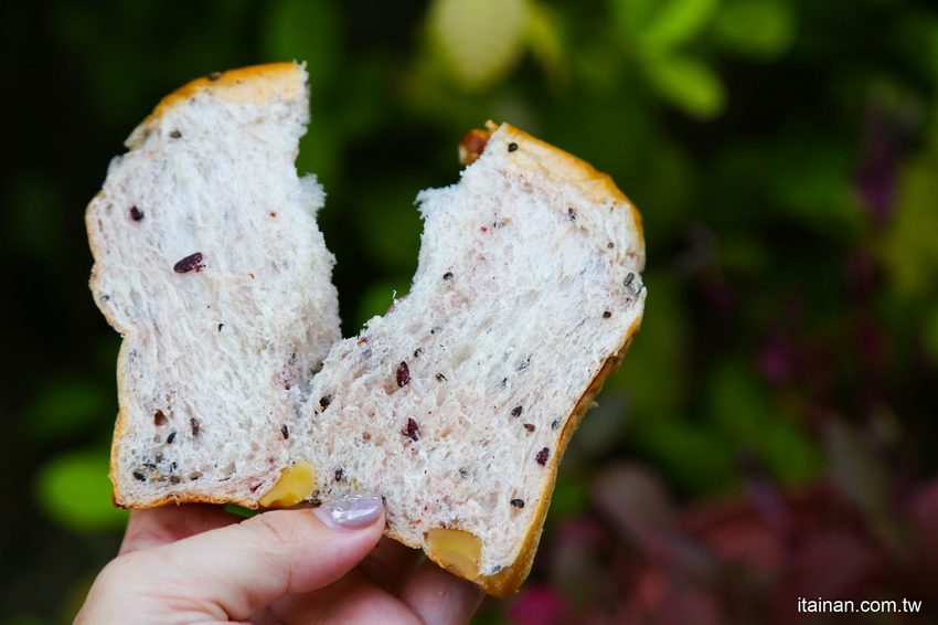 台南麵包烘焙|湖美社區巷弄間的車庫烘焙坊,職人手作烘焙!質感滿分的「V17手感烘焙坊」 - 台南好Food遊