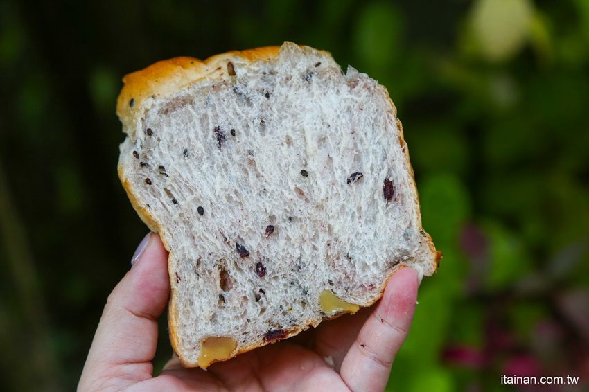 台南麵包烘焙|湖美社區巷弄間的車庫烘焙坊,職人手作烘焙!質感滿分的「V17手感烘焙坊」 - 台南好Food遊